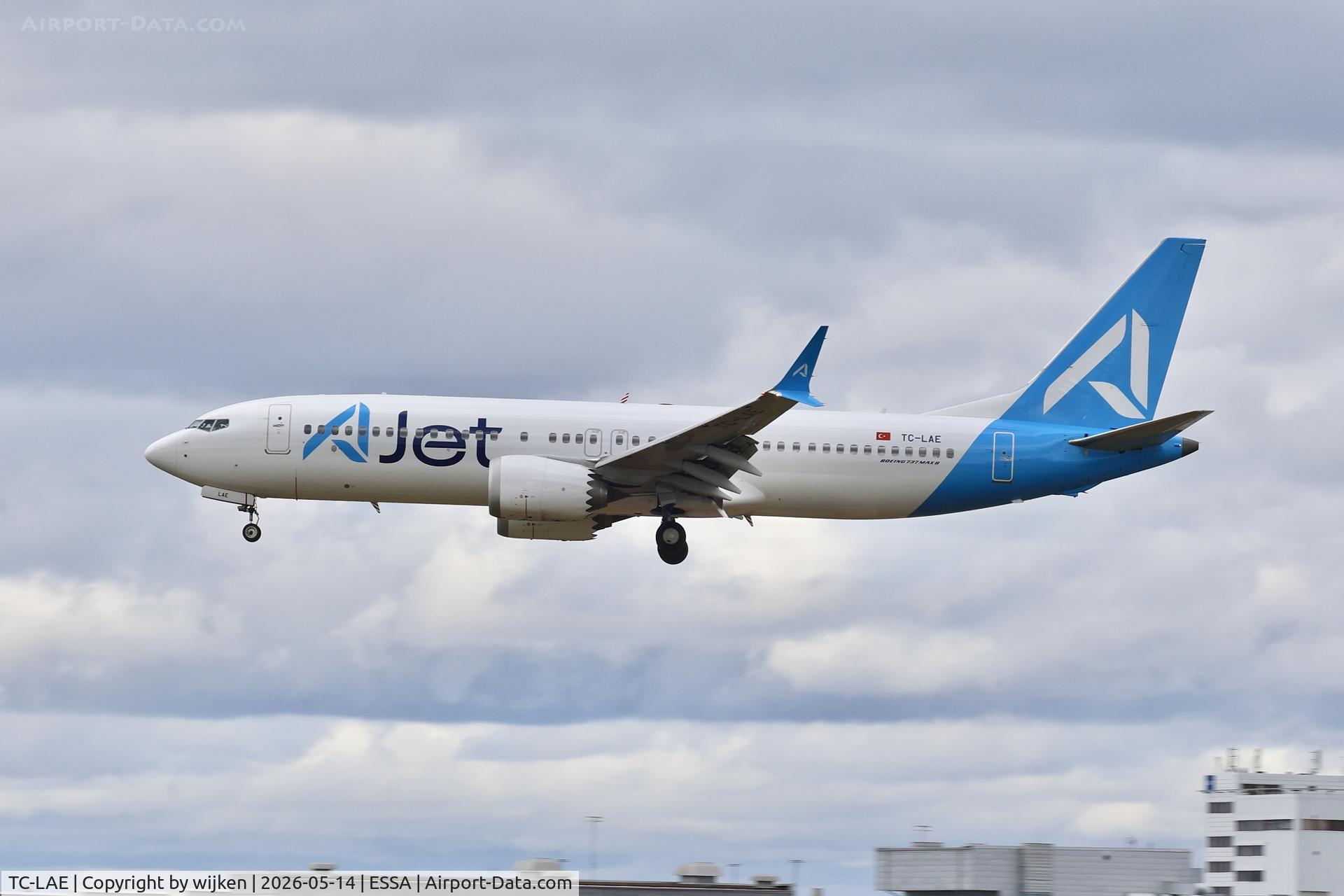 TC-LAE, 2022 Boeing 737-8 MAX C/N 44654, Rwy 19L