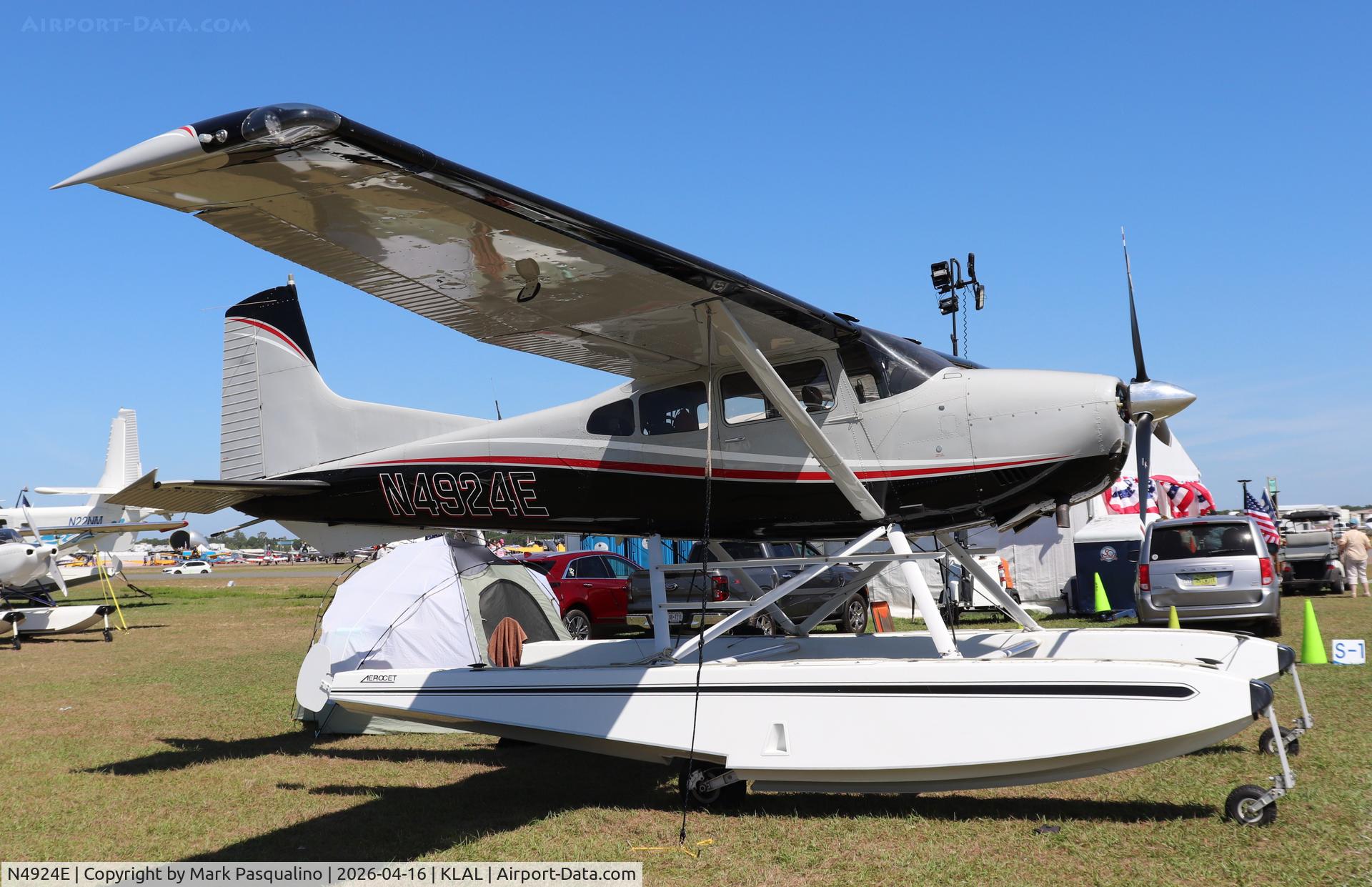 N4924E, Cessna A185F Skywagon 185, c/n 18503909, Cessna A185F