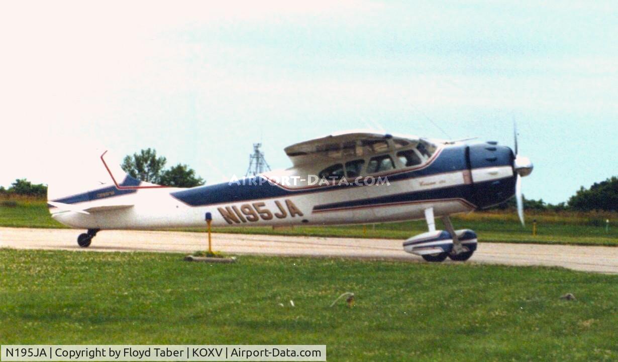 N195JA, 1950 Cessna 195B Businessliner C/N 7504, Departing 15