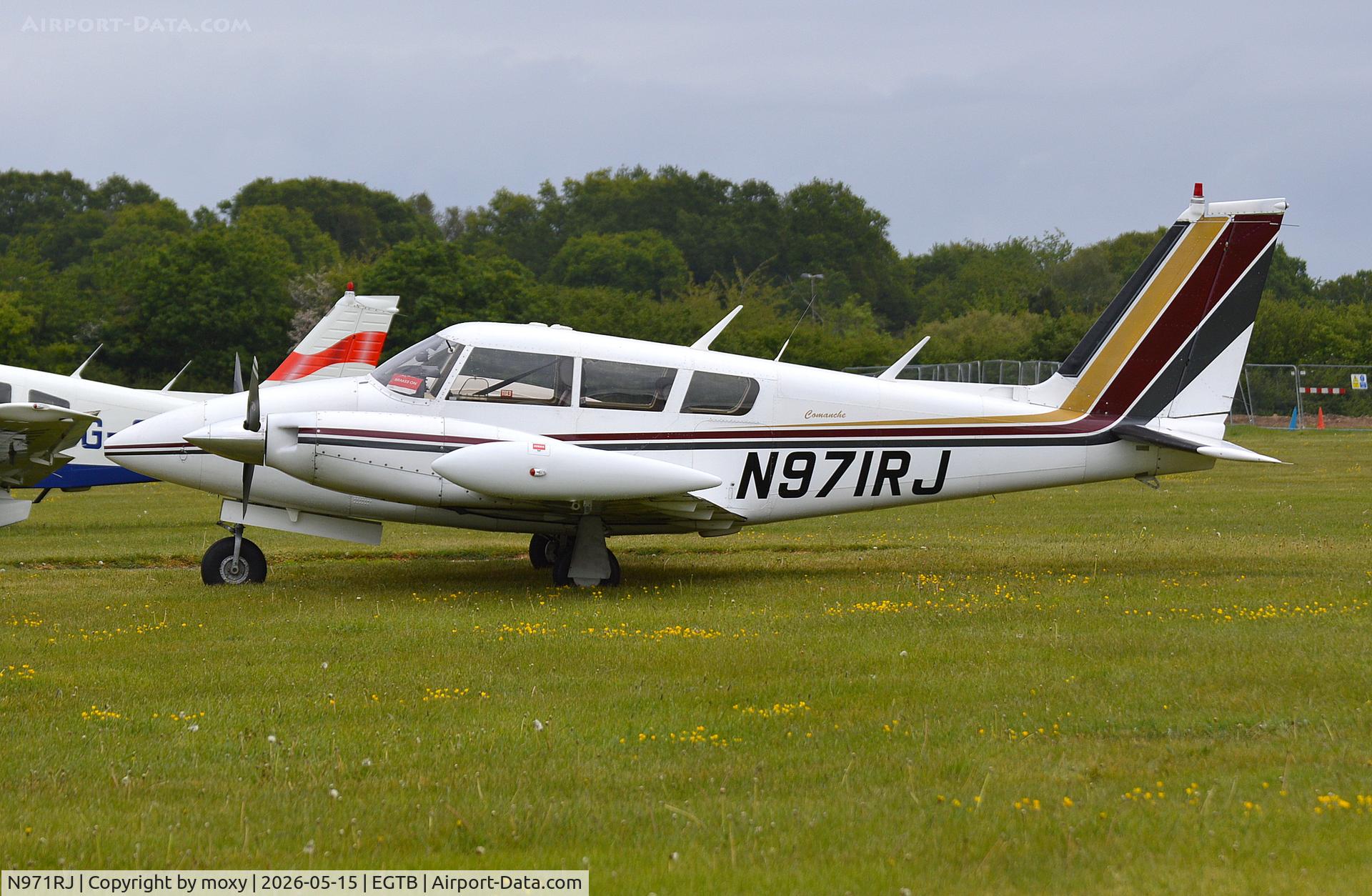 N971RJ, 1971 Piper PA-39 Twin Comanche C/R C/N 39-111, Piper PA-39 Twin Comanche C/R at Wycombe Air Park.