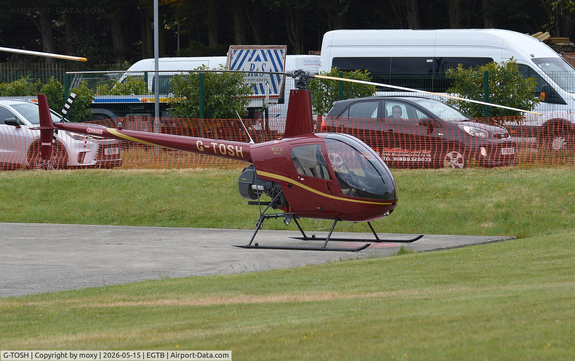 G-TOSH, 1988 Robinson R22 Beta, c/n 0933, Robinson R22 Beta at Wycombe Air Park. Ex N2629S