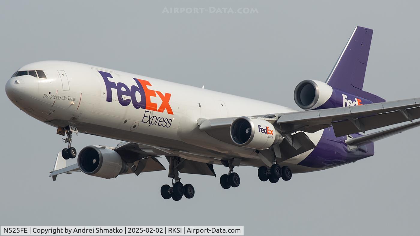 N525FE, 1992 McDonnell Douglas MD-11F, c/n 48565 l/n 542, On final.
