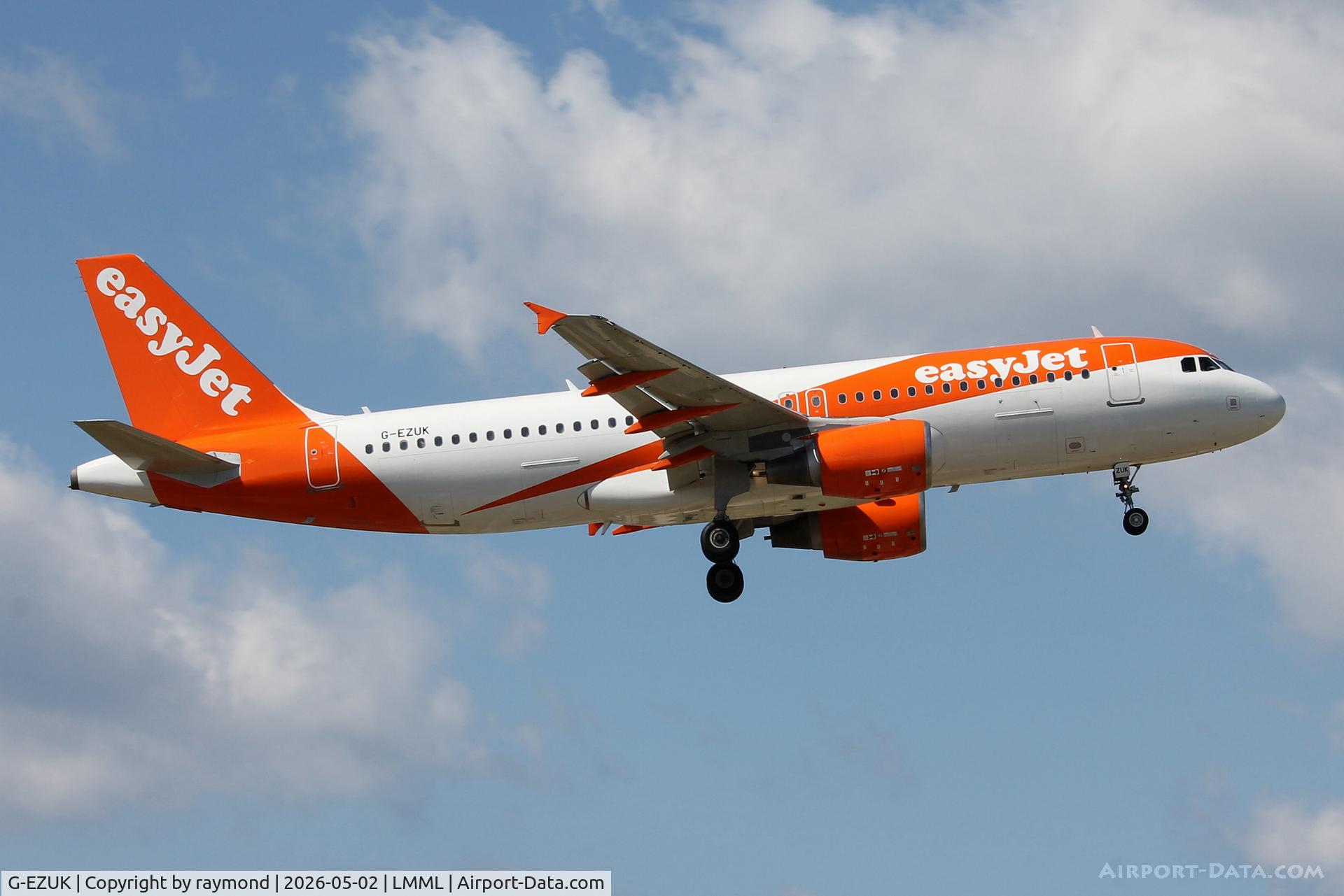 G-EZUK, 2011 Airbus A320-214, c/n 4749, A320-214 reg G-EZUK of Easyjet landing in Malta RW13.