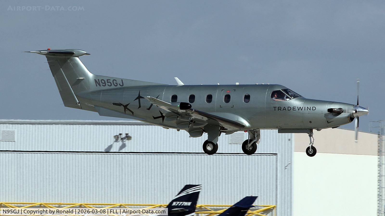 N95GJ, 2013 Pilatus PC-12/47E, c/n 1395, at fll