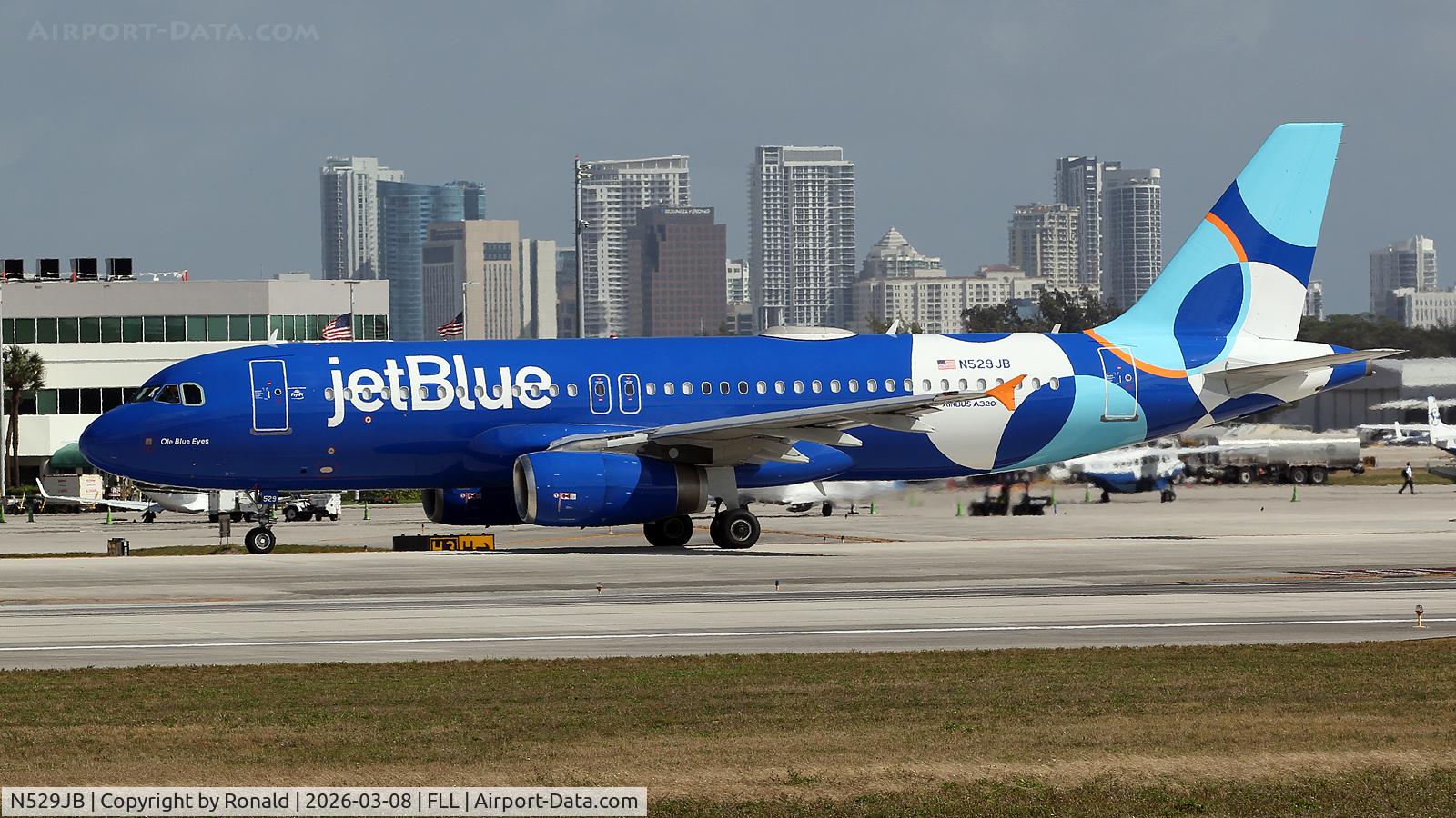 N529JB, 2001 Airbus A320-232, c/n 1610, at fll