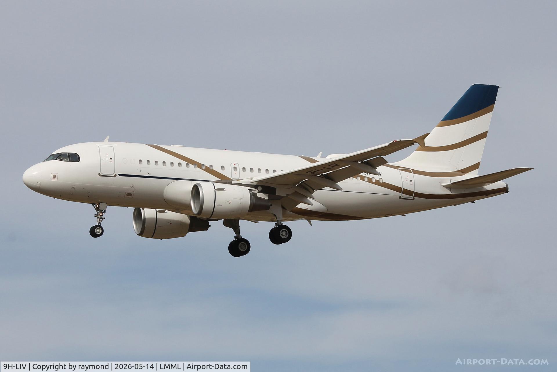 9H-LIV, 2008 Airbus A319-115/CJ, c/n 3513, Airbus A319-115/CJ reh 9H-LIV of Comlux Aviation Malta landing on RW31 in Malta.