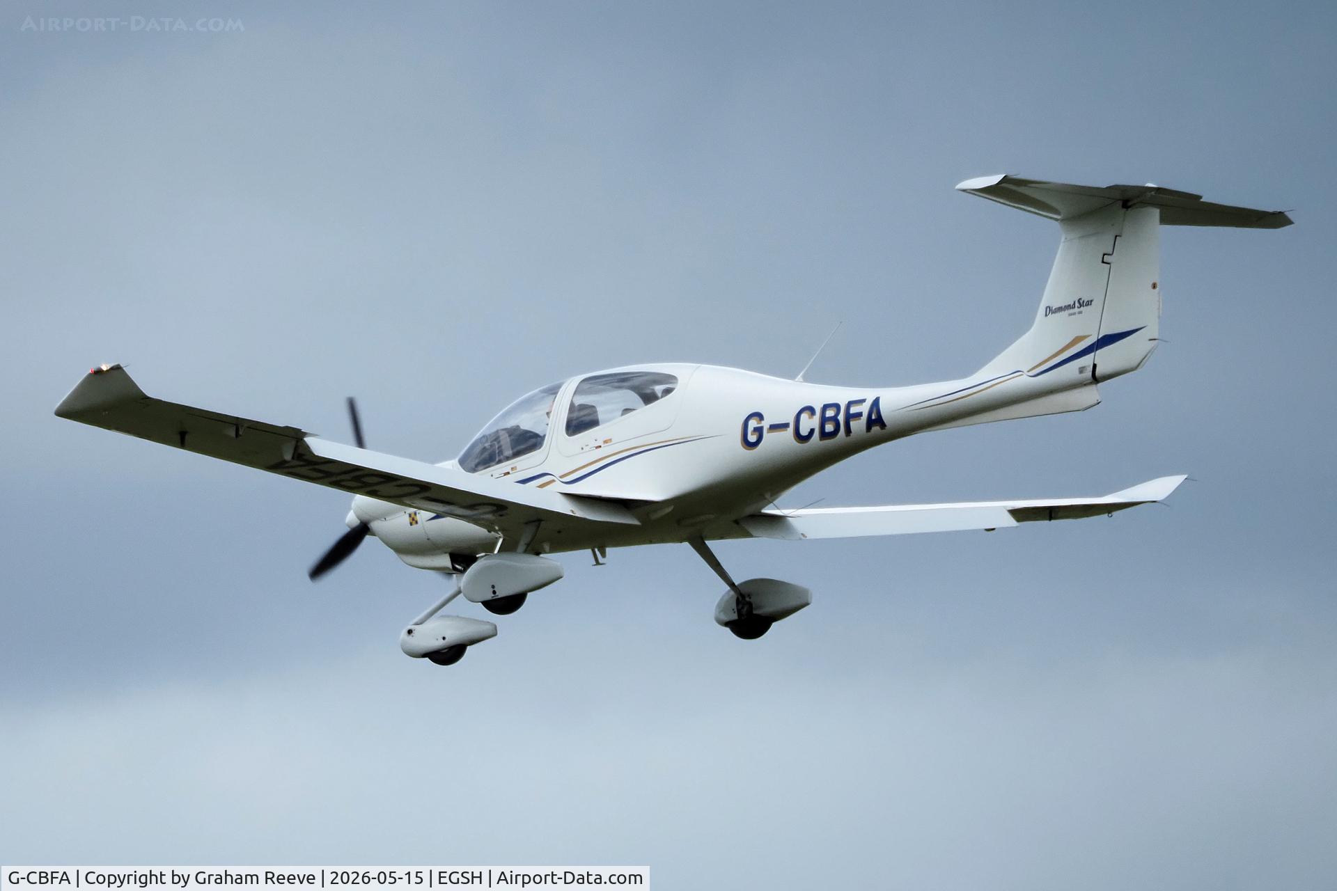 G-CBFA, 2001 Diamond DA-40 Diamond Star, c/n 40.063, Landing at Norwich.