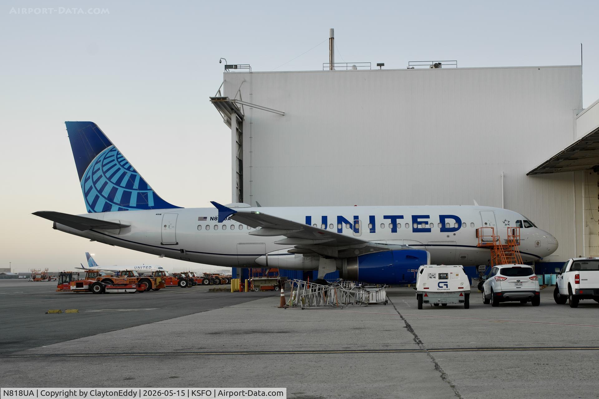 N818UA, 1998 Airbus A319-131, c/n 882, SFO 2026