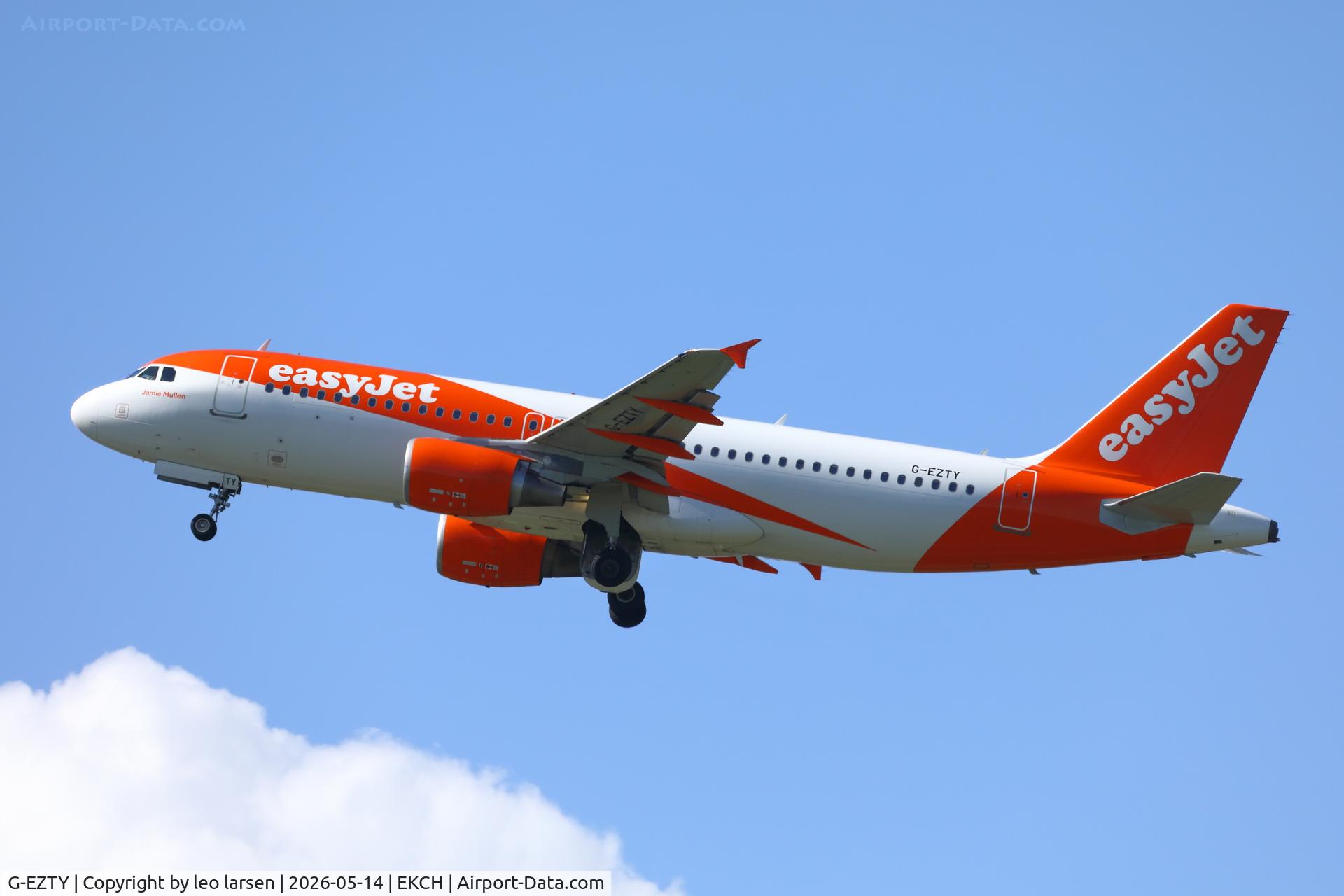 G-EZTY, 2010 Airbus A320-214, c/n 4554, Copenhagen 14.5.2026