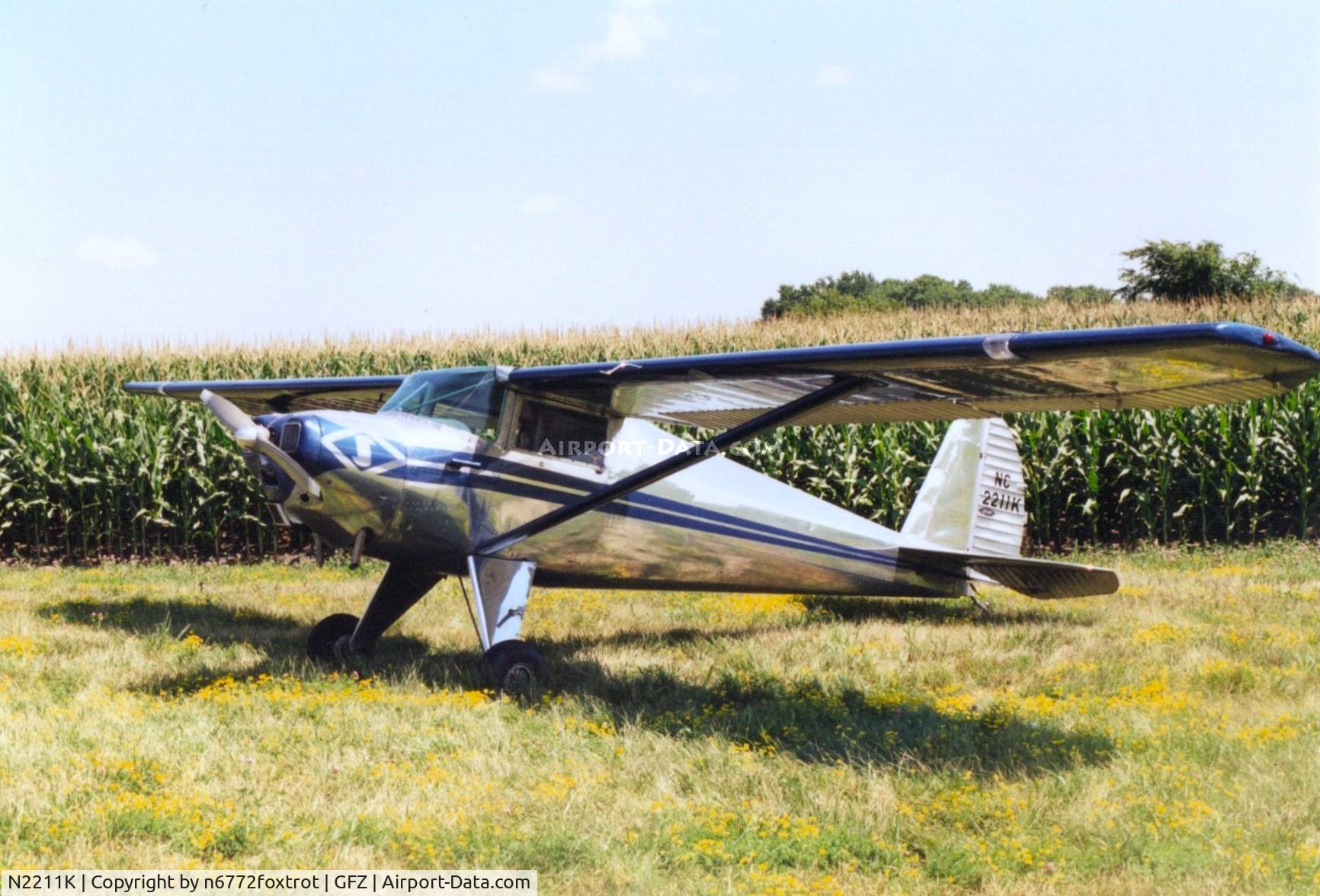 N2211K, 1947 Luscombe 8A, c/n 4938, Parked in the grass