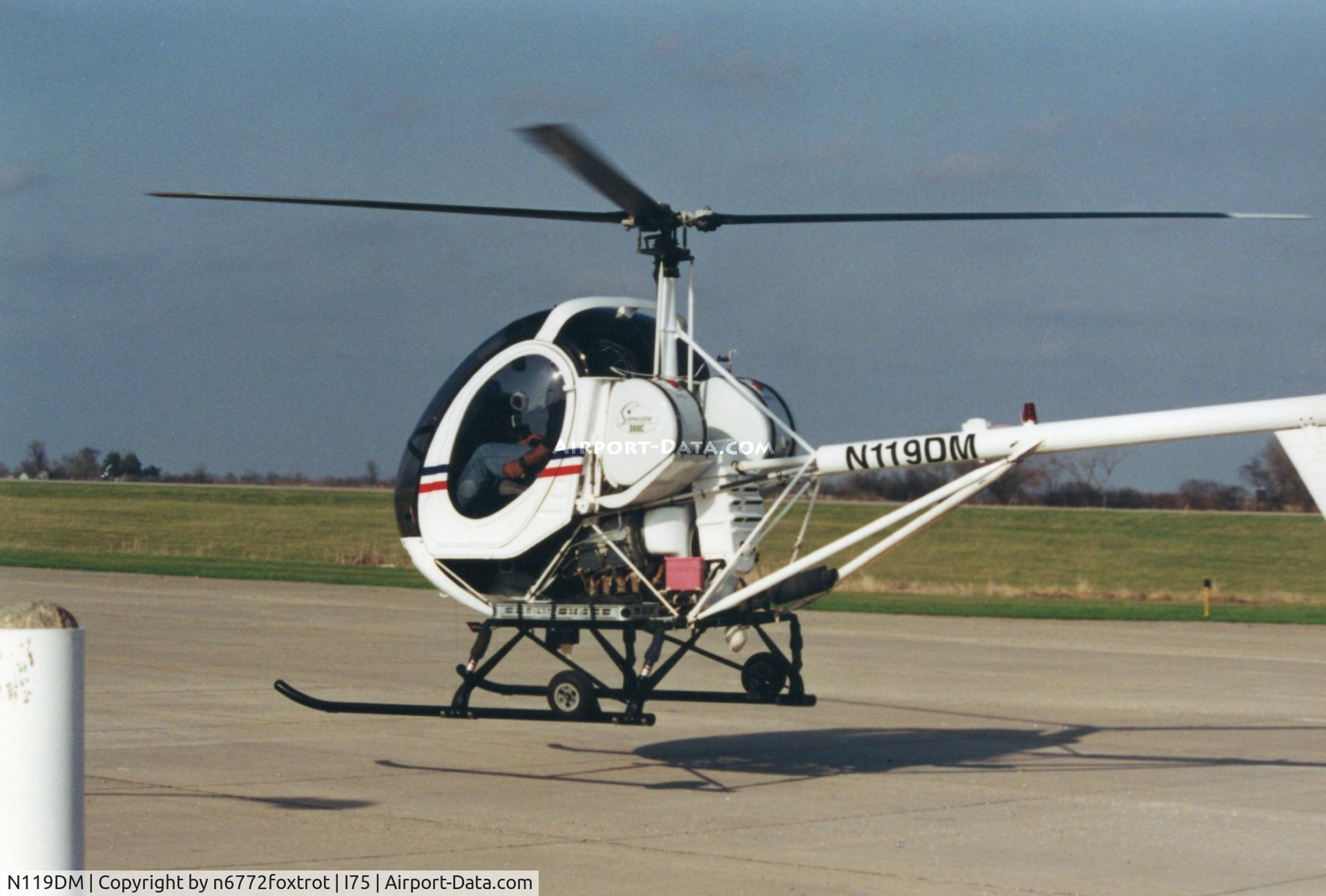 N119DM, 1990 Schweizer 269C, c/n 1460, Taking off from the I75
