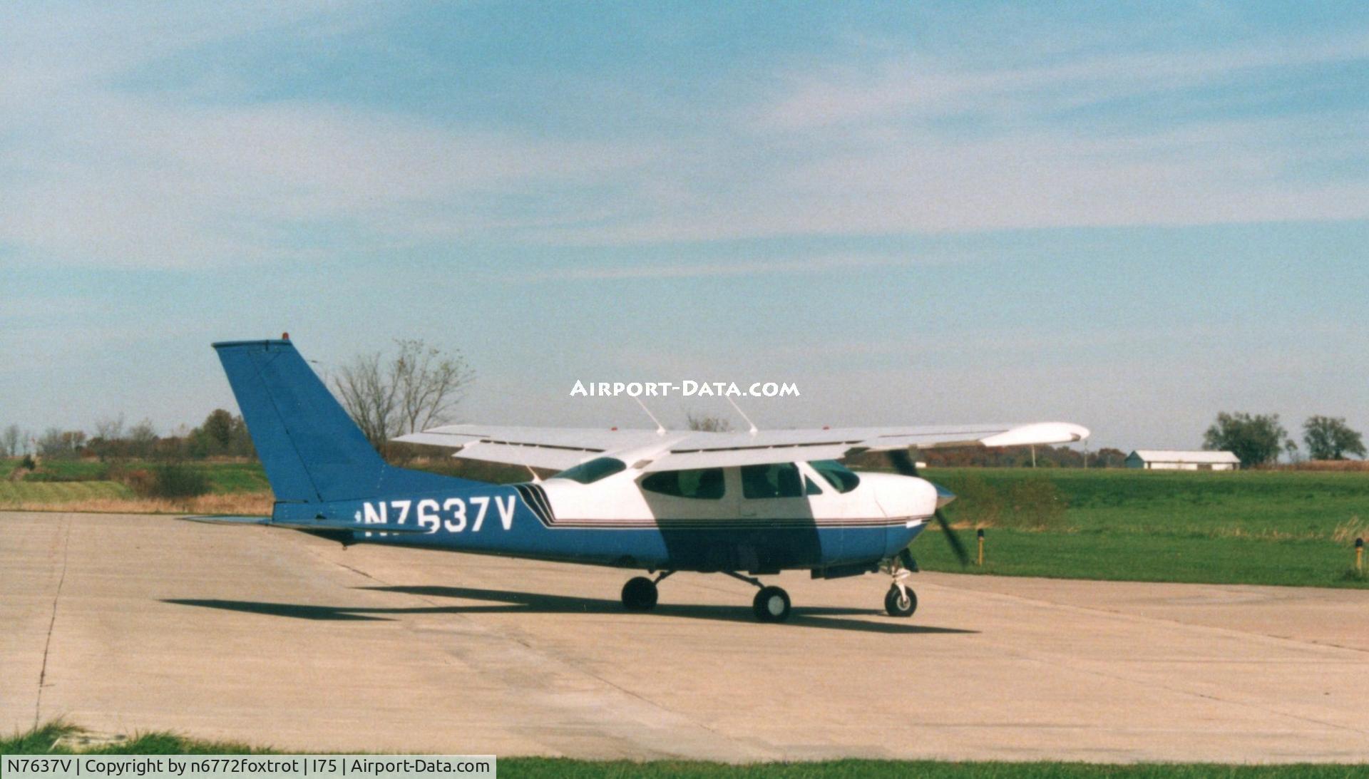 N7637V, 1976 Cessna 177RG Cardinal, c/n 177RG0898, Fuel Stop