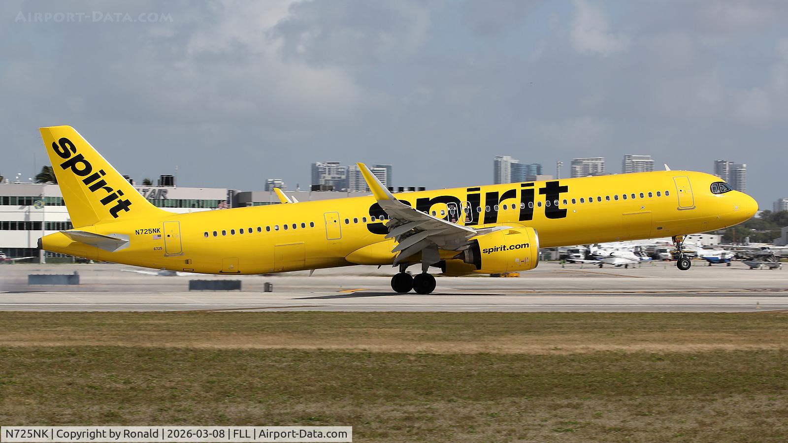 N725NK, 2024 AIRBUS 321-271NX, c/n 11916, at fll