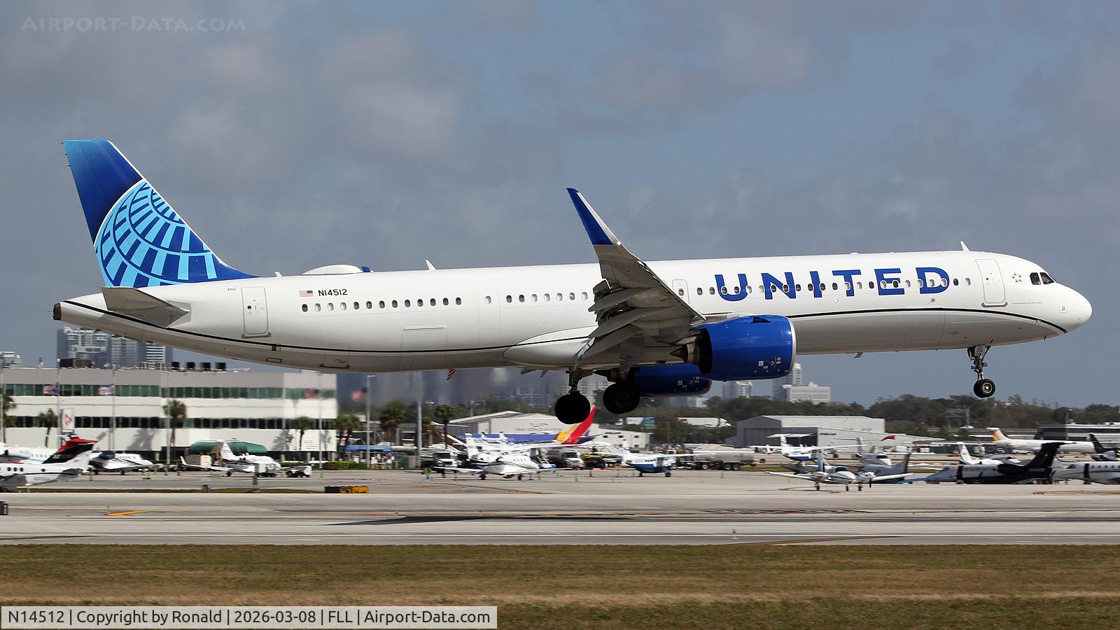 N14512, 2024 Airbus A321- 271NX, c/n 11953, at fll