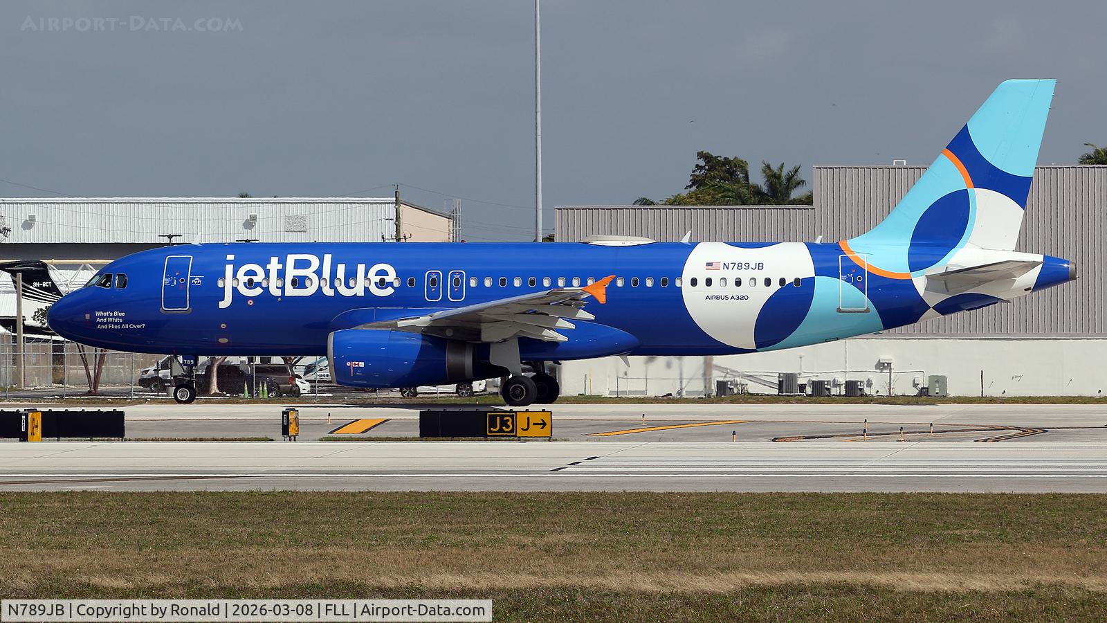 N789JB, 2011 Airbus A320-232, c/n 4612, at fll