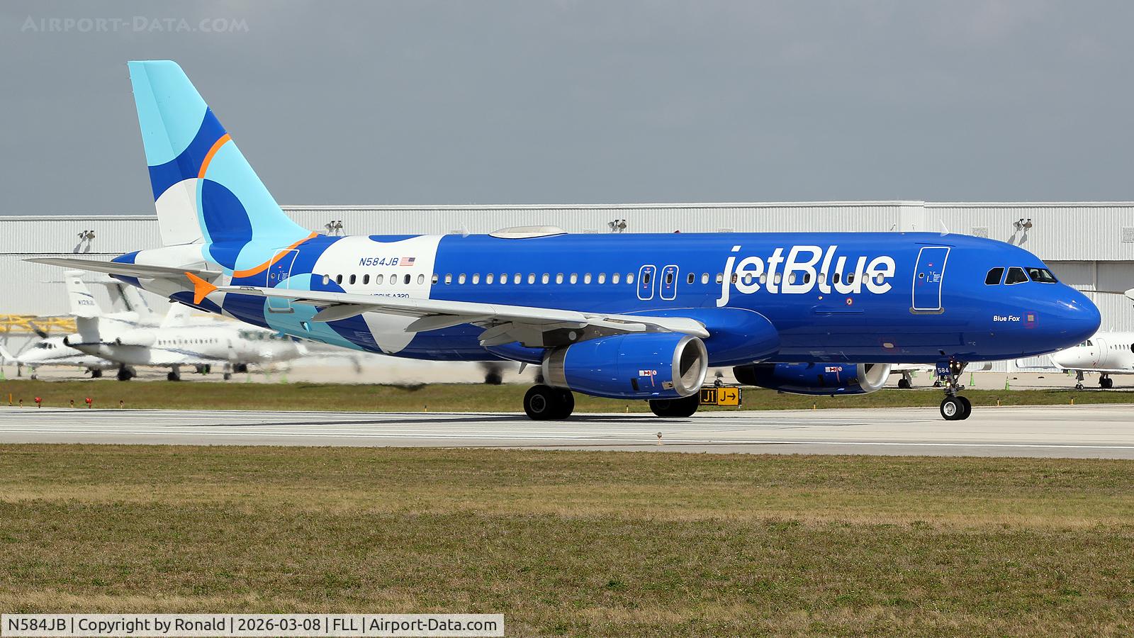 N584JB, 2004 Airbus A320-232, c/n 2149, at fll