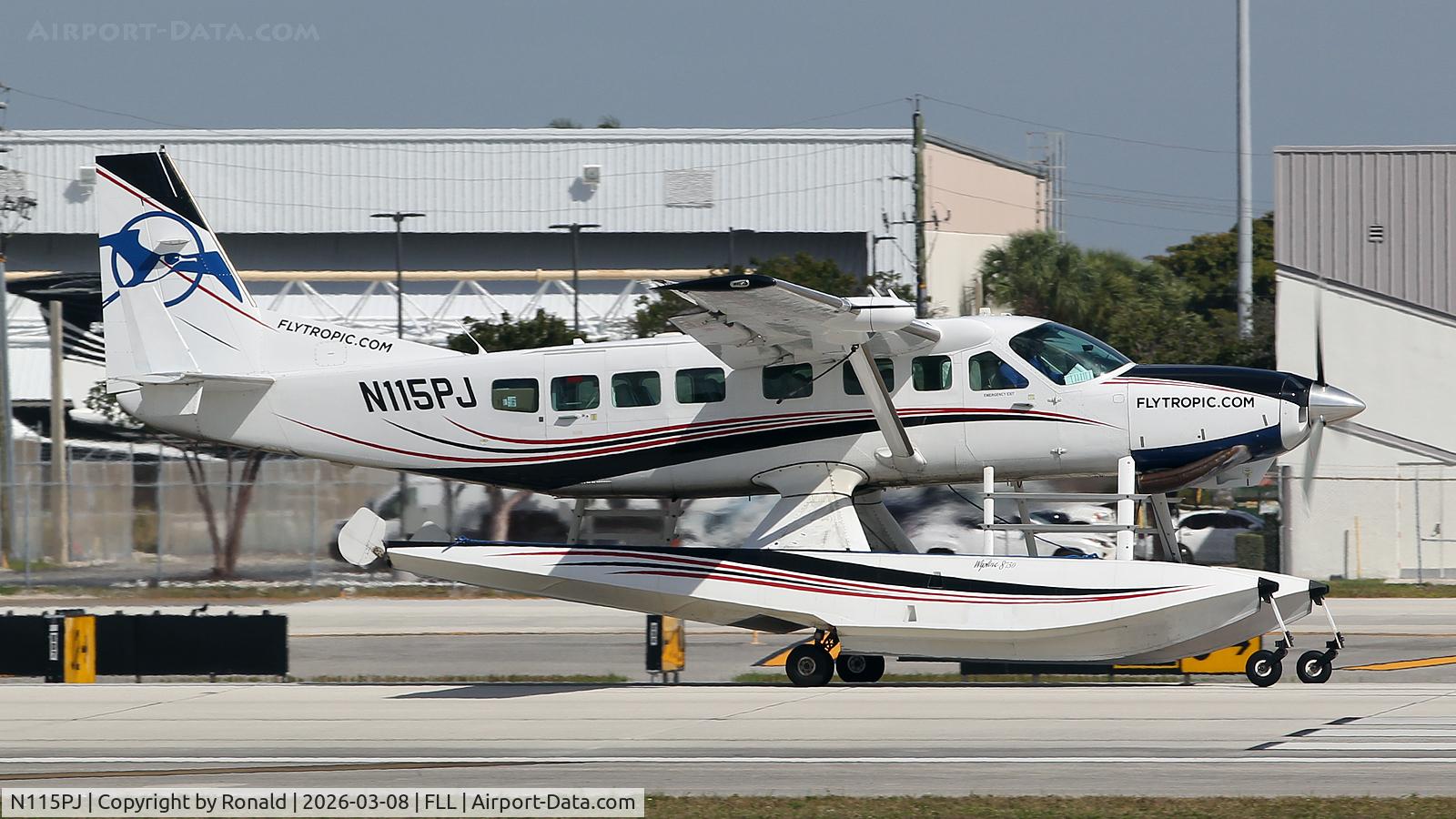 N115PJ, 2004 Airbus A320-232, c/n 2149, at fll