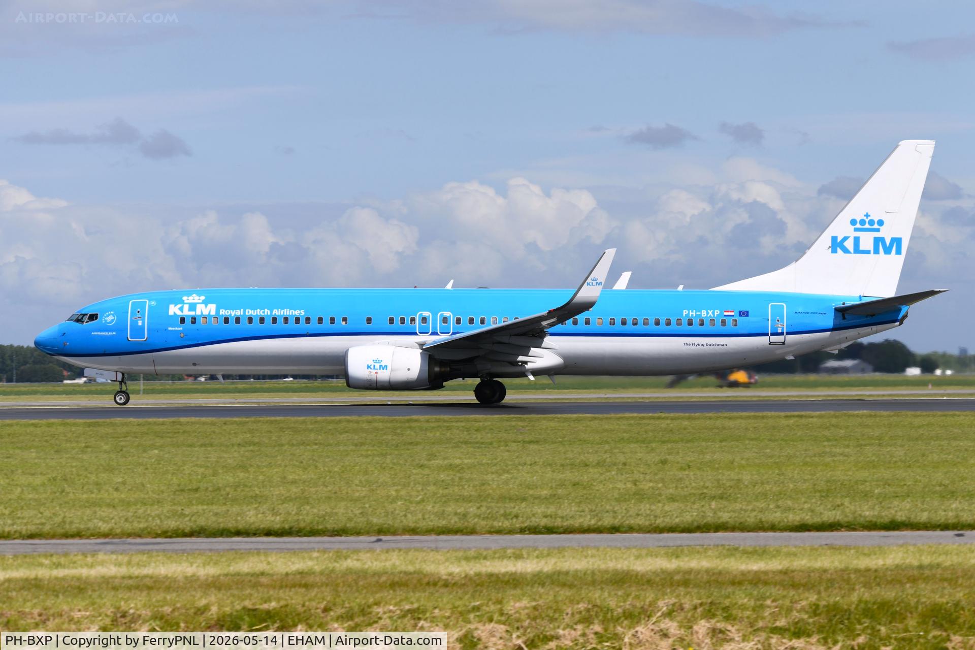 PH-BXP, 2001 Boeing 737-9K2, c/n 29600 l/n 924, KLM B738 departing