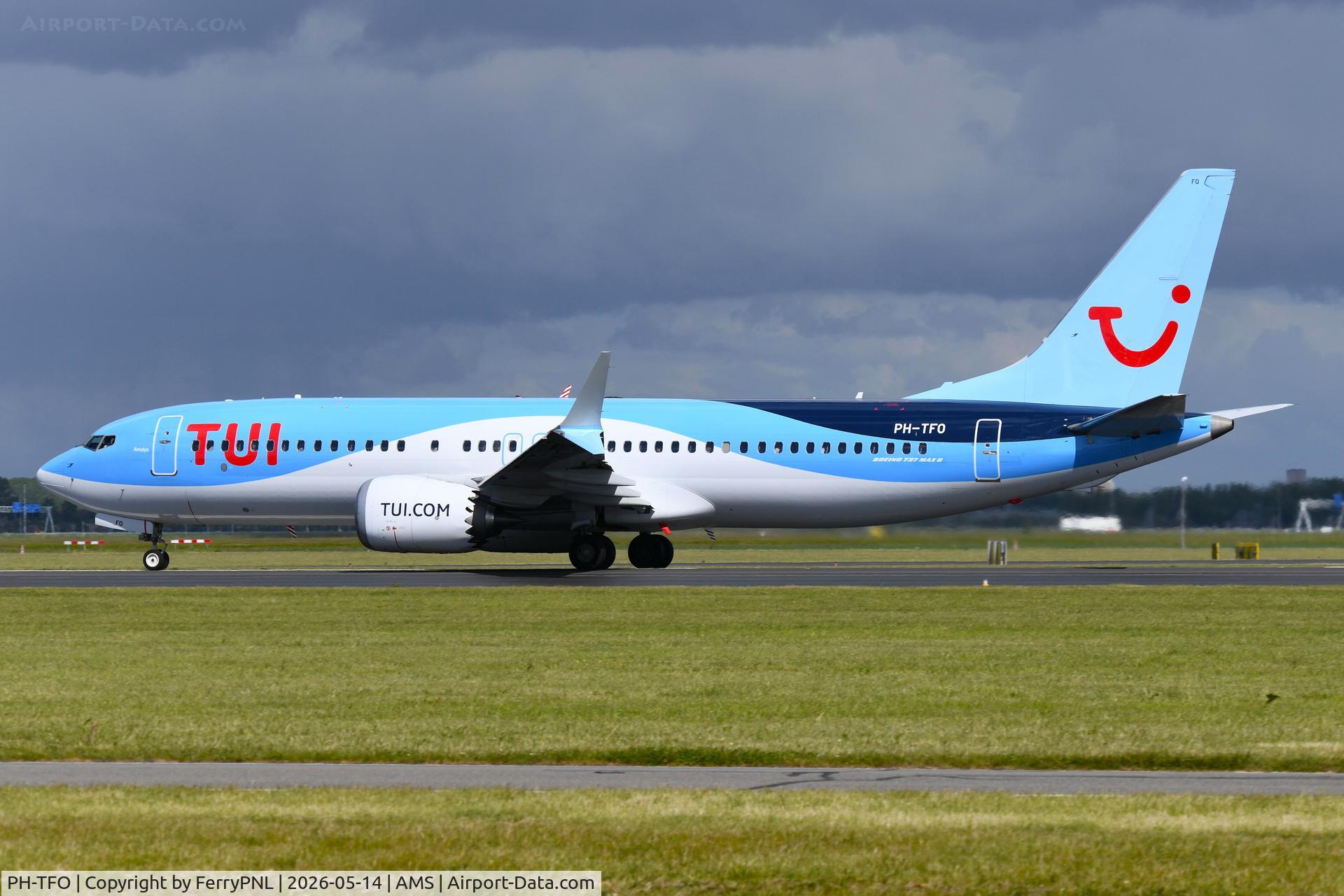 PH-TFO, 2019 Boeing 737-8, c/n 44598, TUI B738M departing