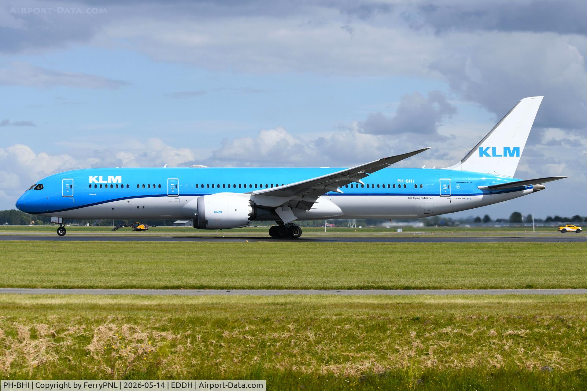 PH-BHI, 2016 Boeing 787-9 Dreamliner, c/n 38755 l/n 477, B789 of KLM departing