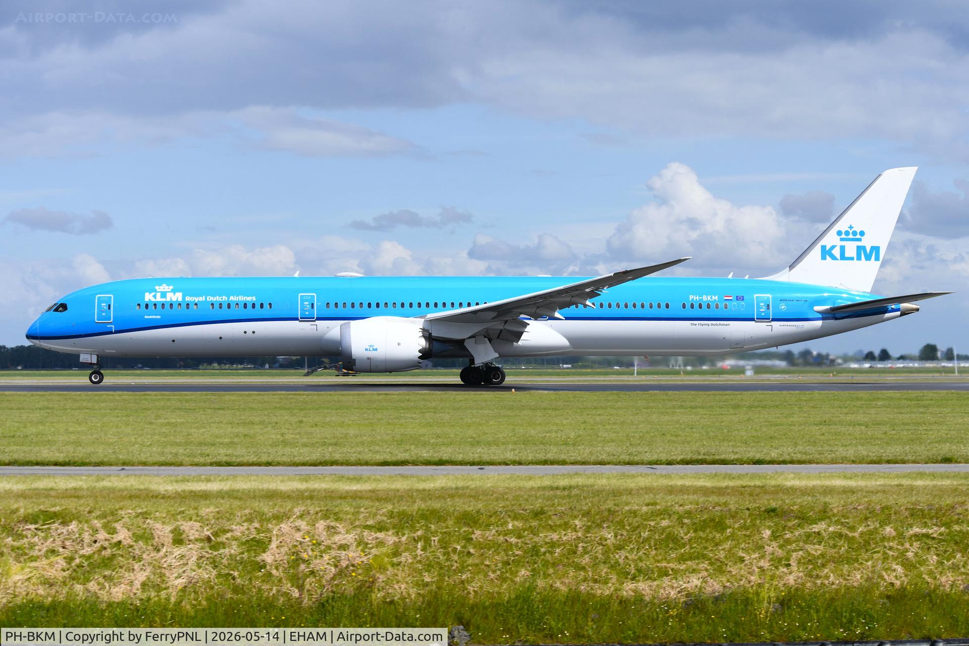 PH-BKM, 2023 Boeing 787-10 Dreamliner, c/n 60297 l/n 1118, KLM B787-10 departing AMS