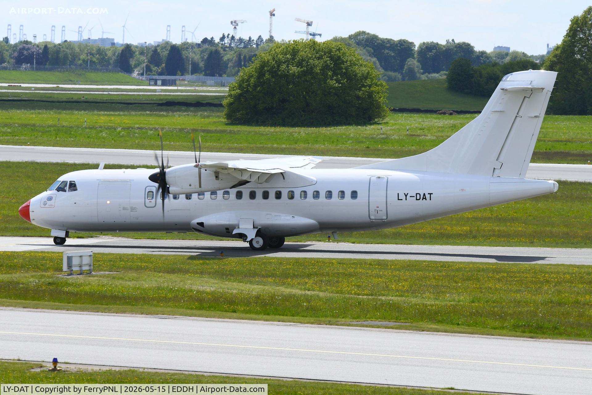 LY-DAT, 1994 ATR 42-500, c/n 445, DAT ATR42 arriving
