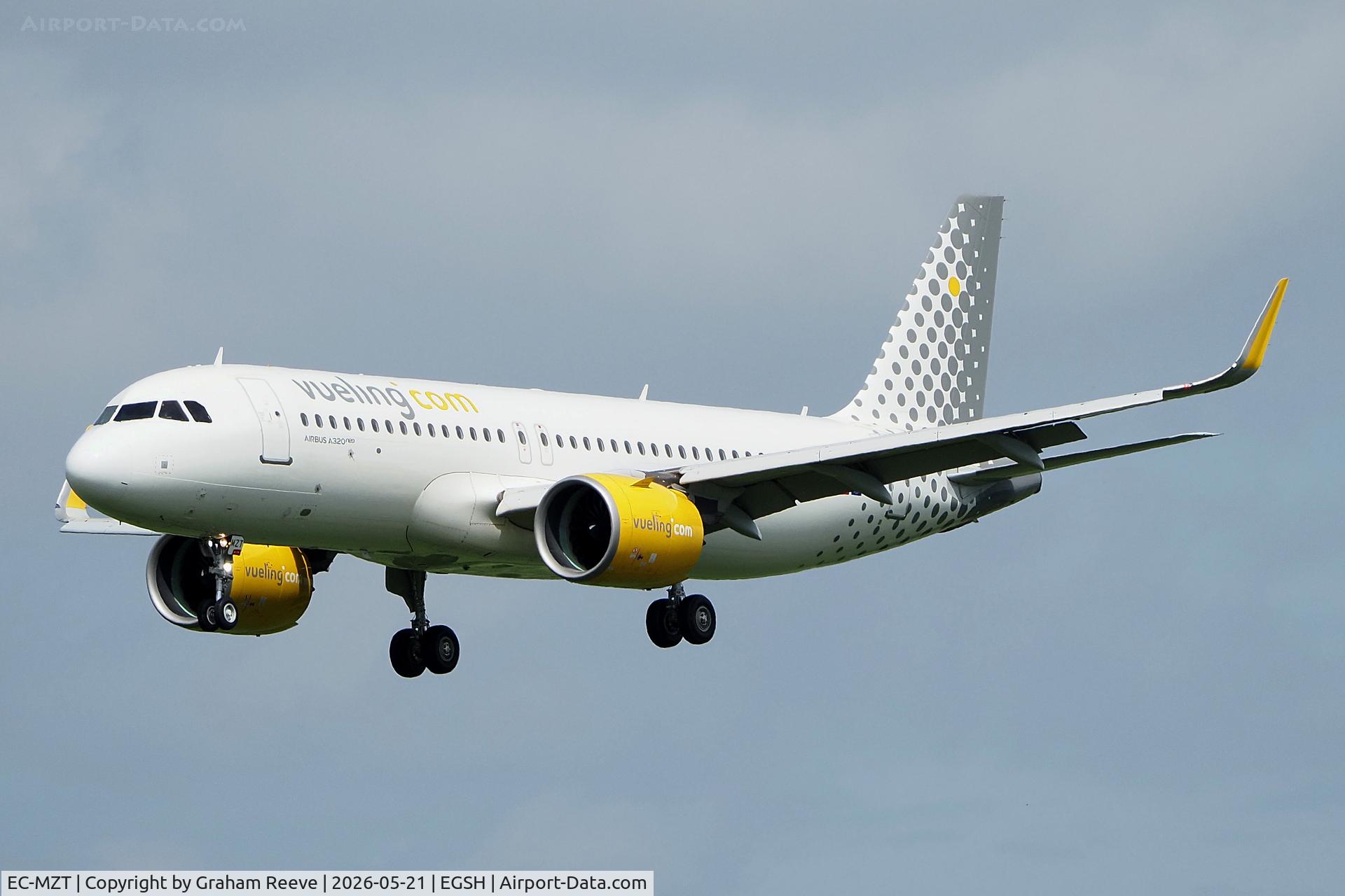 EC-MZT, 2018 Airbus A320-271N, c/n 8181, Landing at Norwich,