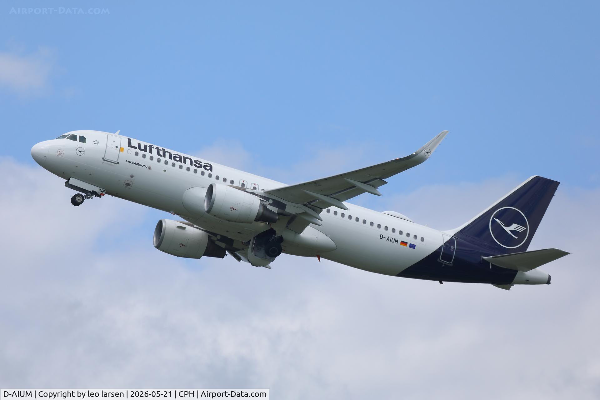D-AIUM, 2015 Airbus A320-214, c/n 6577, Copenhagen 21.5.2026