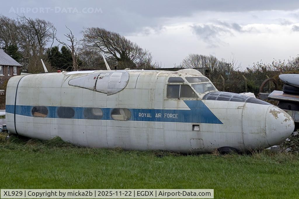 XL929, 1956 Hunting Percival P-66 Pembroke C1, c/n K66/087, Storage