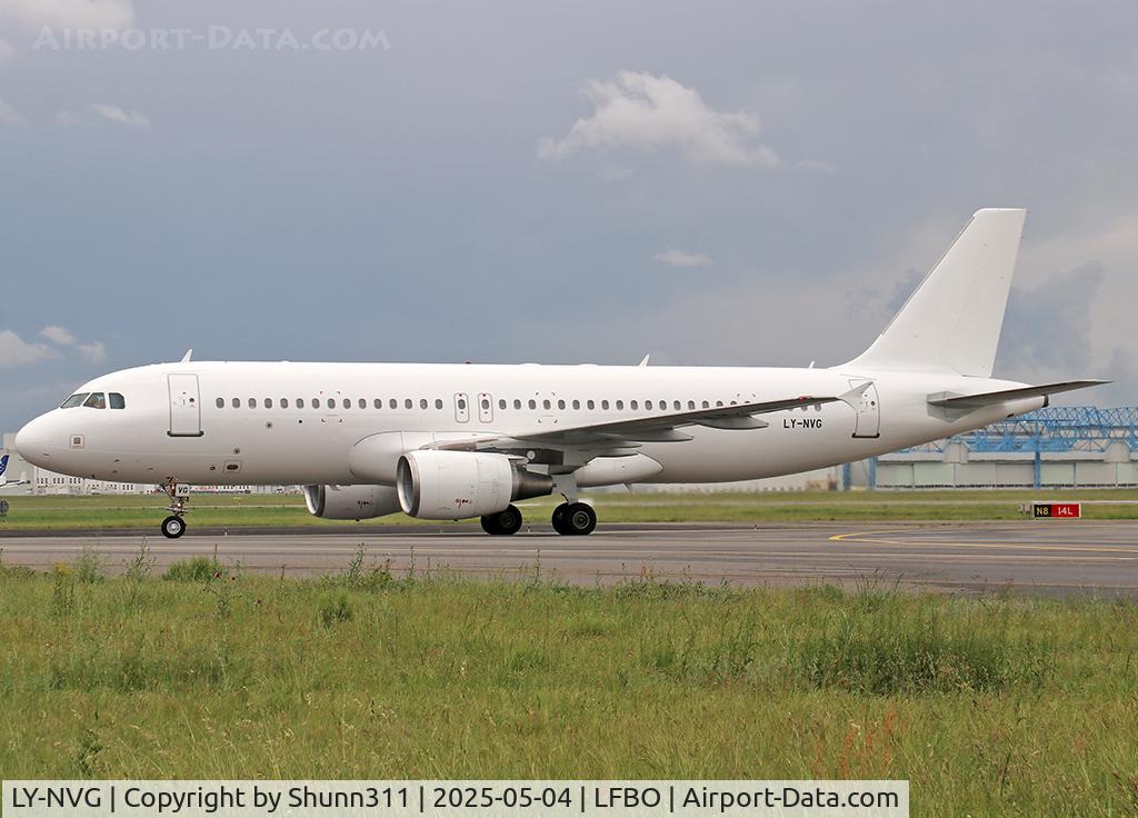 LY-NVG, 2010 Airbus A320-214, c/n 4175, Taxiing to the Terminal