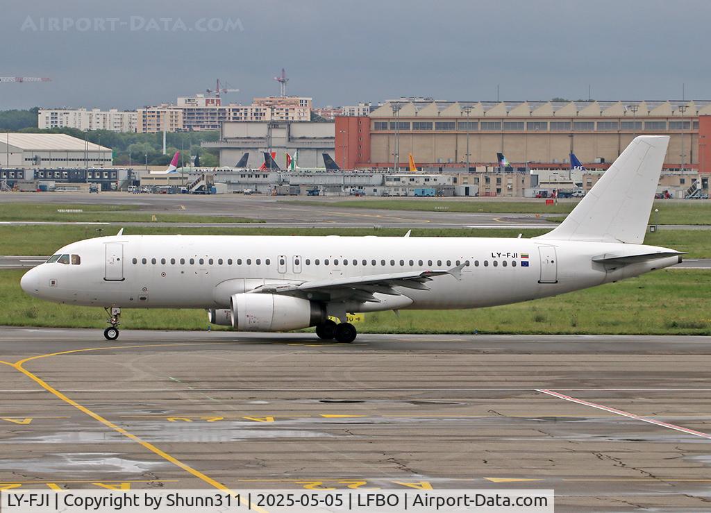 LY-FJI, 2004 Airbus A320-232, c/n 2157, Taxiing holding point rwy 32R for departure... All white c/s without titles... Used by Norwegian...