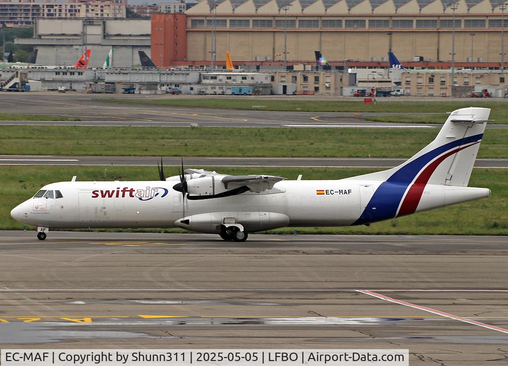EC-MAF, 1999 ATR 72-212A, c/n 568, Taxiing to the General Aviation area...