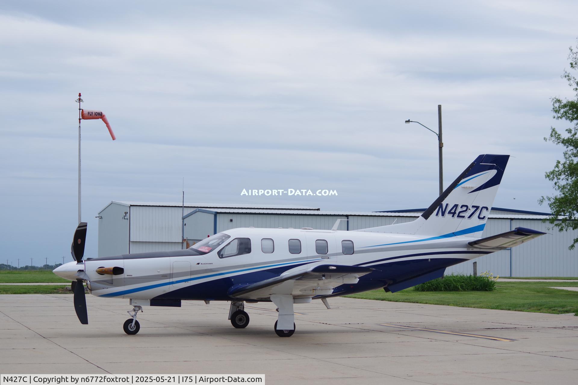 N427C, 1995 Socata TBM 700, c/n 102, On the ramp