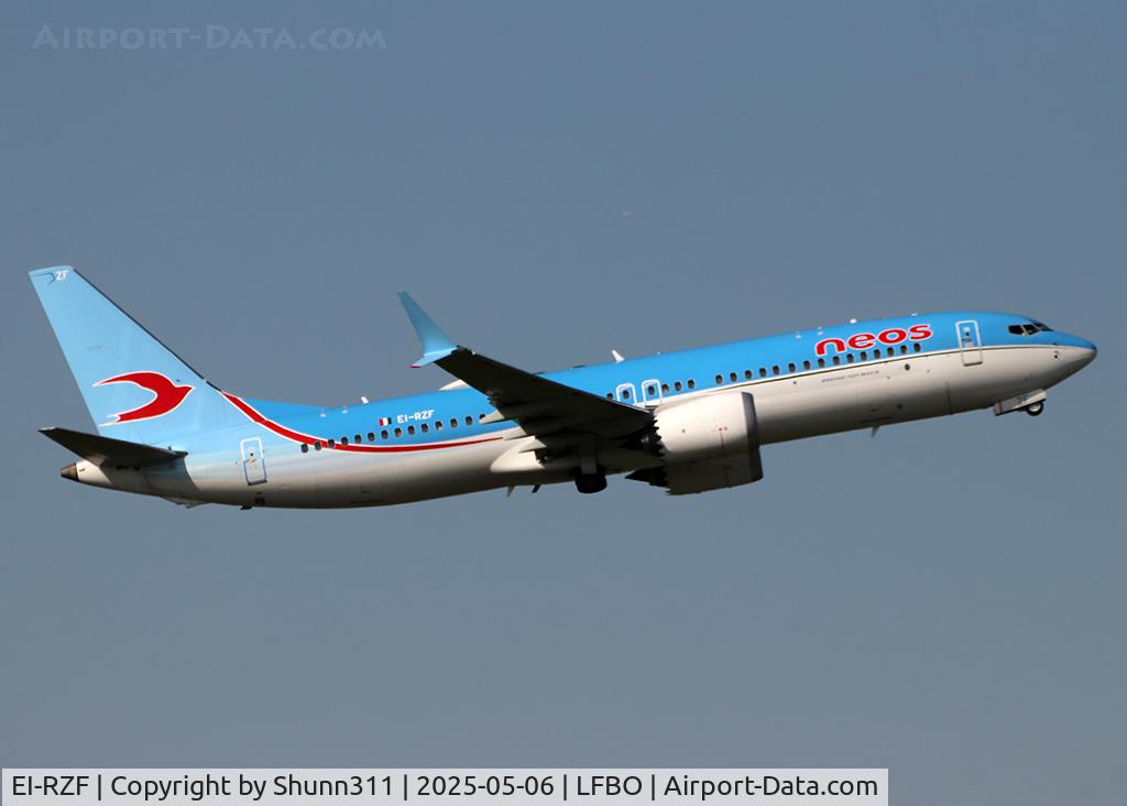 EI-RZF, Boeing 737 MAX 8, c/n 66466, Climbing after take off from rwy 32R