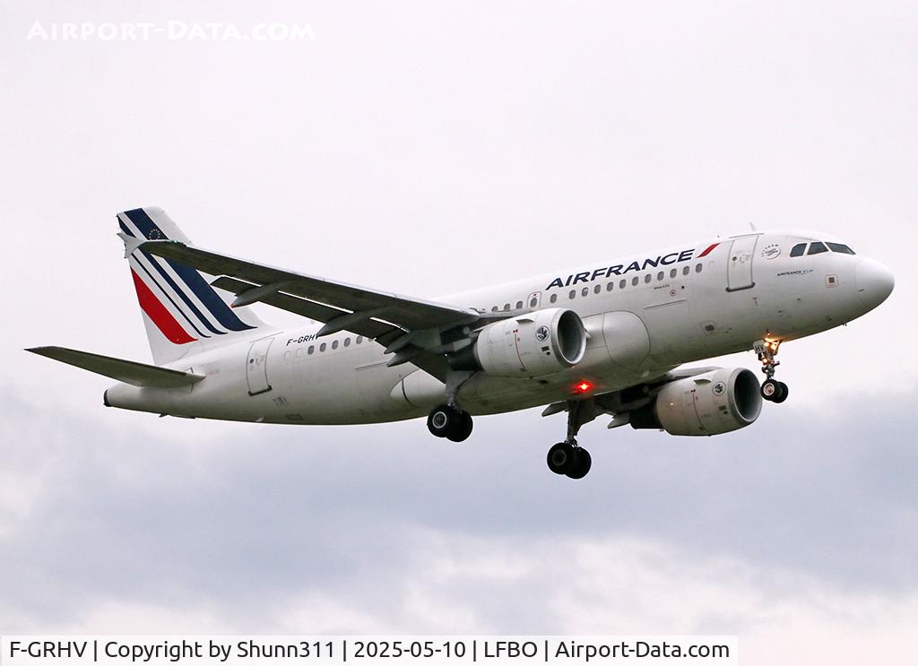 F-GRHV, 2001 Airbus A319-111, c/n 1505, Landing rwy 14R in new c/s