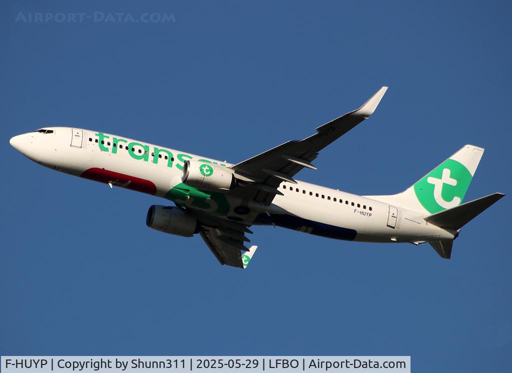 F-HUYP, 2014 Boeing 737-8GP, c/n 39814, Climbing after take off from rwy 32R