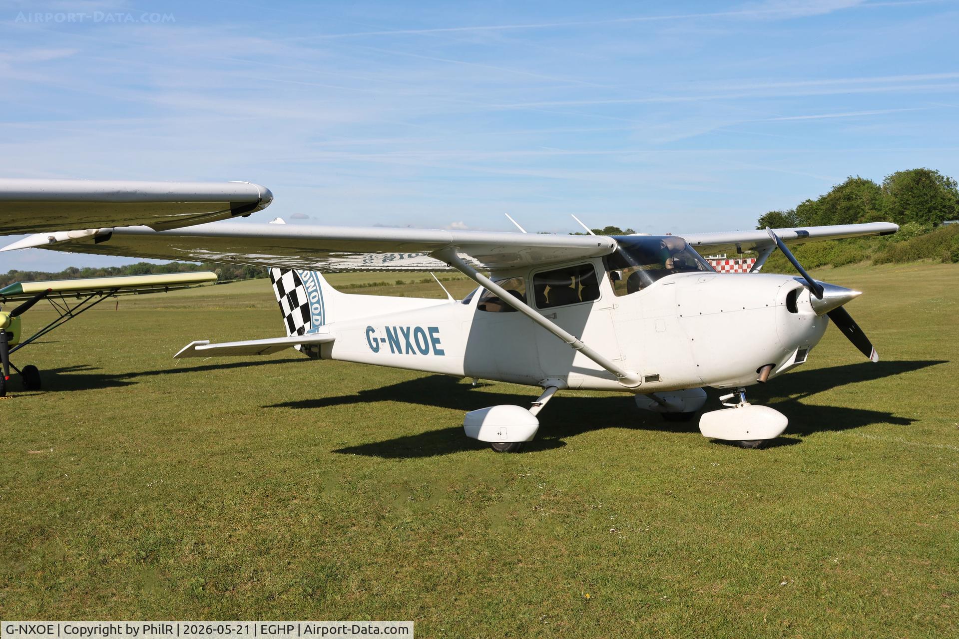 G-NXOE, 2010 Cessna 172S, c/n 172S11002, G-NXOE 2010 Cesna 172S Skyhawk Popham 