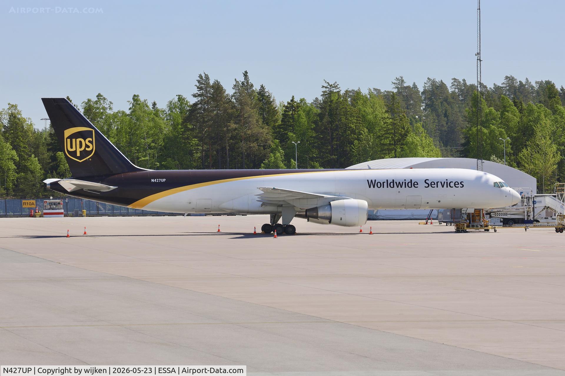 N427UP, 1992 Boeing 757-24APF, c/n 25458 l/n 481, Ramp R
