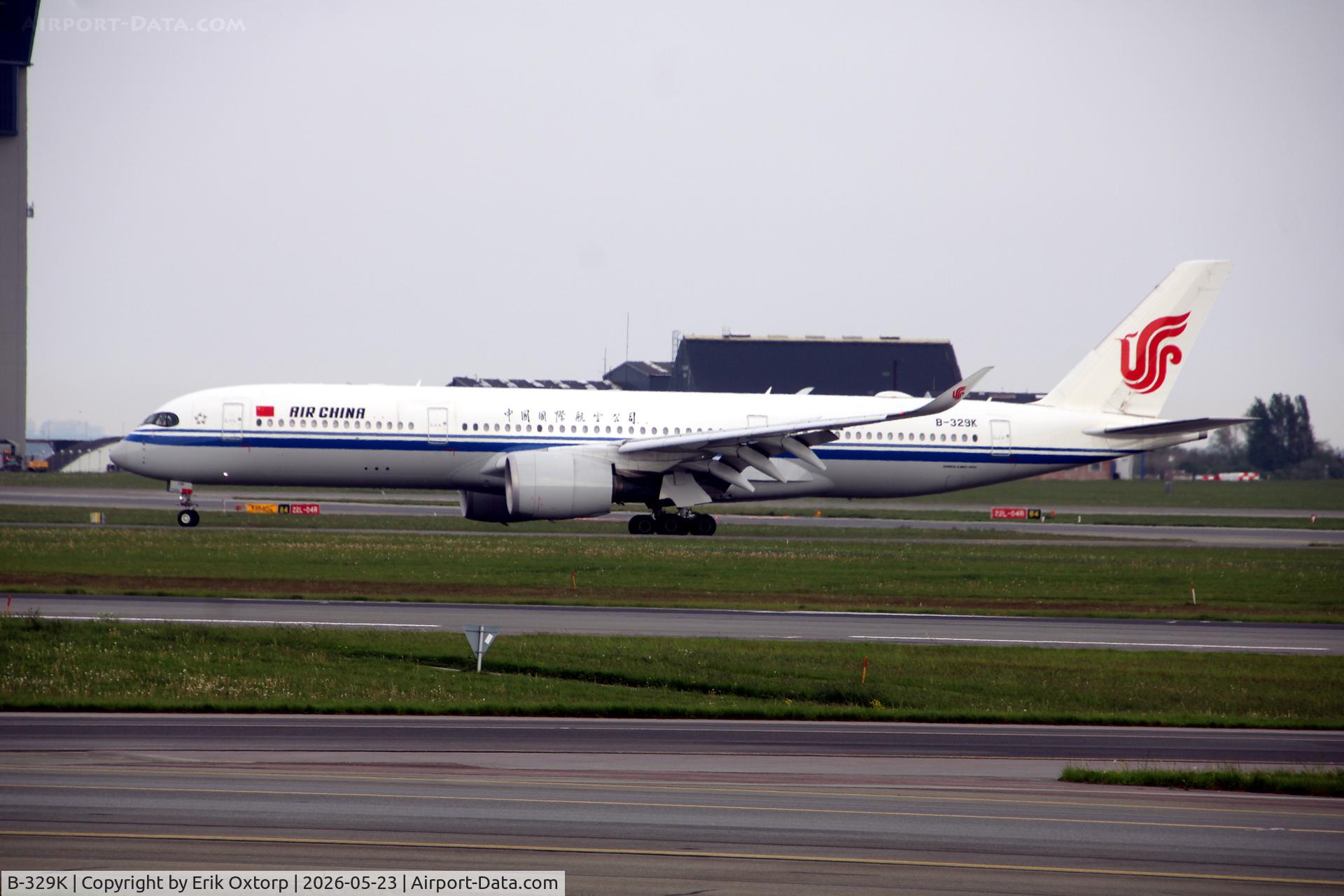B-329K, 2021 Airbus A350-941, c/n 487, B-329K just landed rw 22L CPH 23MAY26