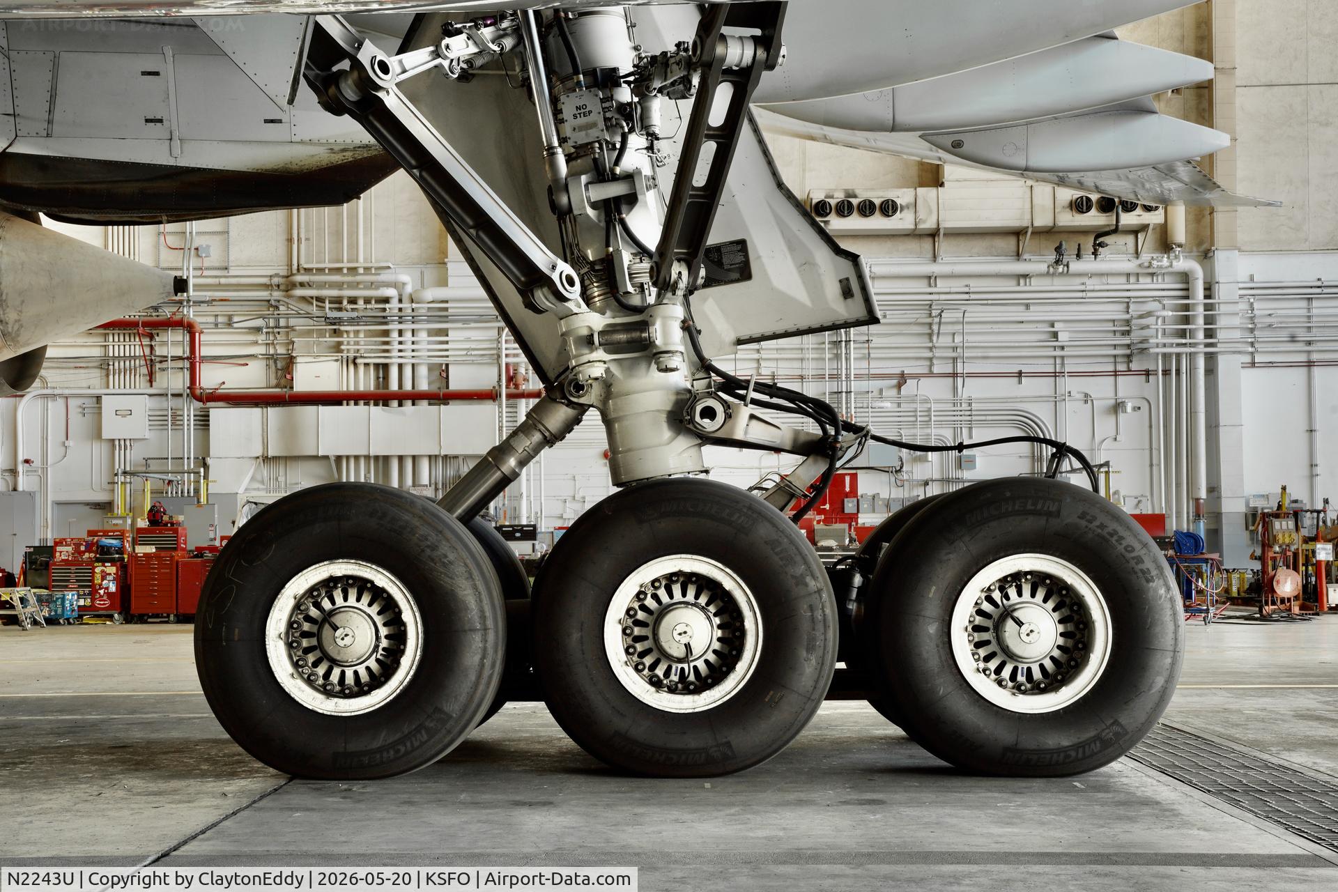 N2243U, 2017 Boeing 777-300/ER, c/n 63723 l/n 1500, Main landing gear SFO 2026