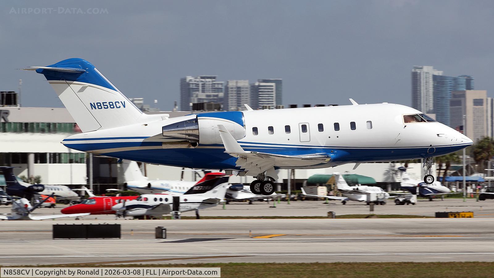 N858CV, 2012 Airbus A320-232, c/n 5159, at fll