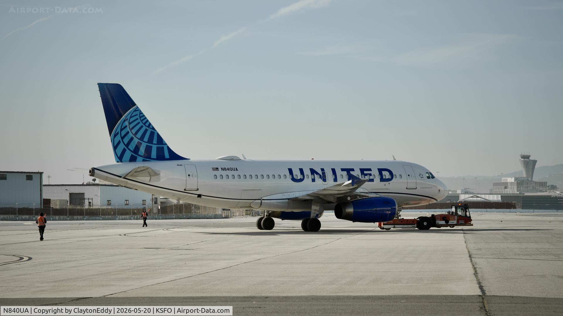 N840UA, 2001 Airbus A319-131, c/n 1522, SFO 2026