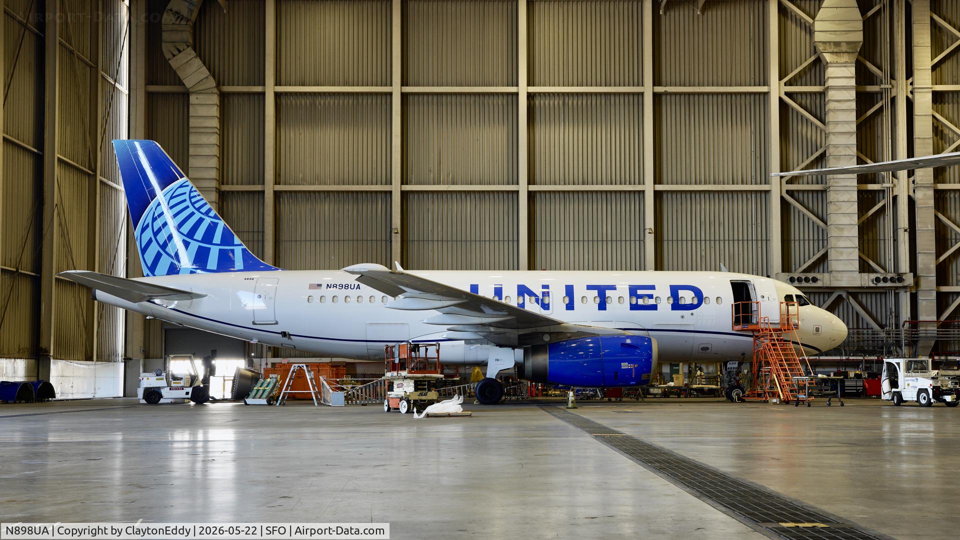 N898UA, 2007 Airbus A319-132, c/n 3311, IAE V2500 engines SFO 2026