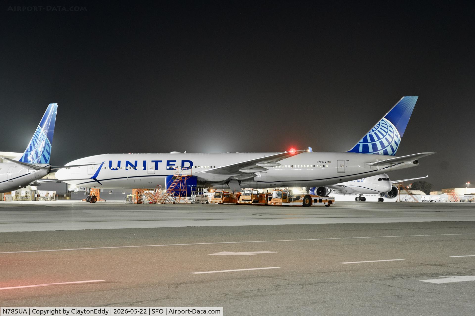 N785UA, 1997 Boeing 777-222, c/n 26954, PW4090 engines SFO 2026