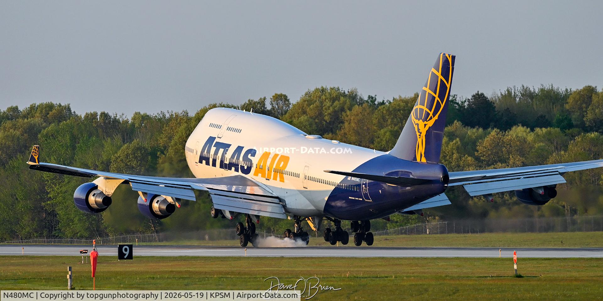 N480MC, 1999 Boeing 747-422, c/n 28812 l/n 1207, GIANT8585 touching down RW16
