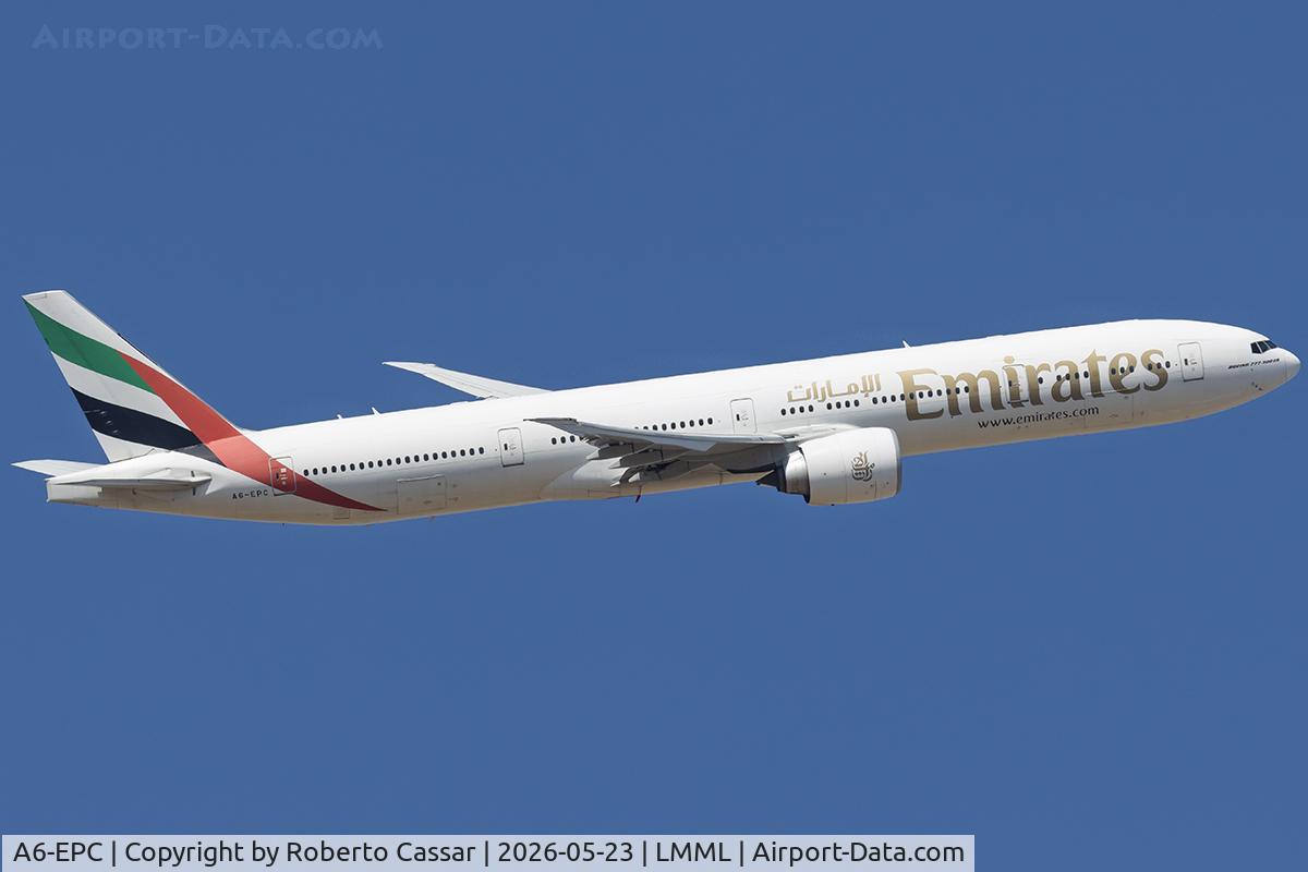 A6-EPC, Boeing 777-31H(ER), c/n 42322, Runway 13