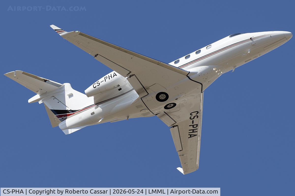 CS-PHA, 2014 Embraer EMB-505 Phenom 300, c/n 50500203, Runway 13