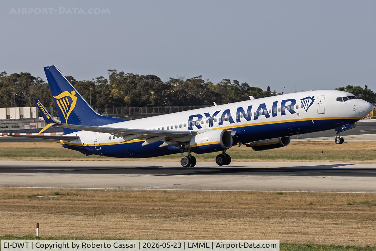 EI-DWT, 2008 Boeing 737-8AS, c/n 33626 l/n 2489, Runway 13