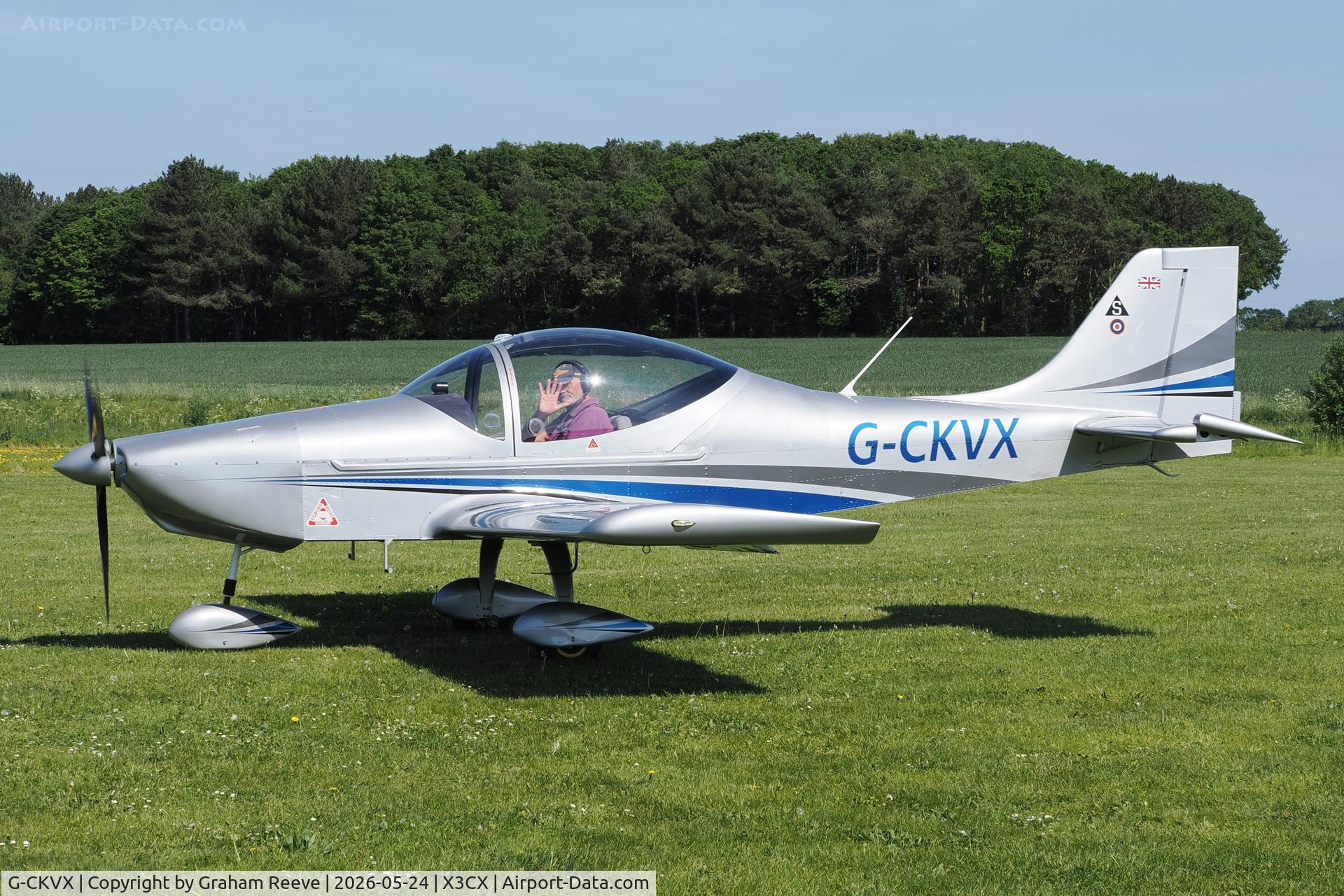 G-CKVX, 2018 Breezer Breezer M400, c/n UL142, Departing from Northrepps.
