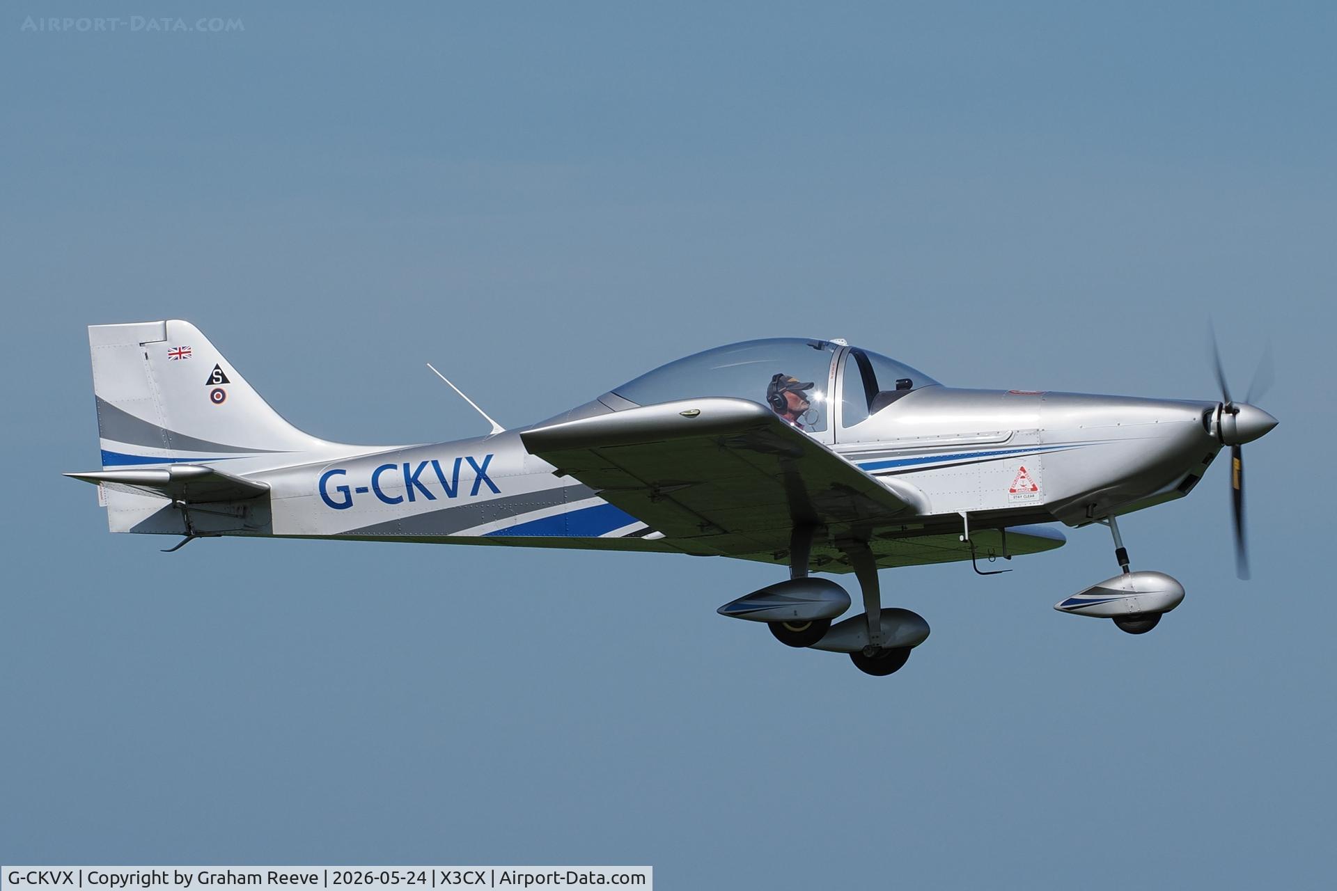 G-CKVX, 2018 Breezer Breezer M400, c/n UL142, Departing from Northrepps.